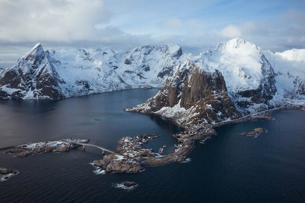 Quels sont les meilleurs itinéraires pour une croisière dans les fjords de l'Alaska, USA?